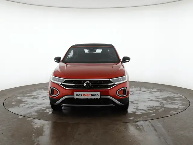 Volkswagen T-Roc view 3