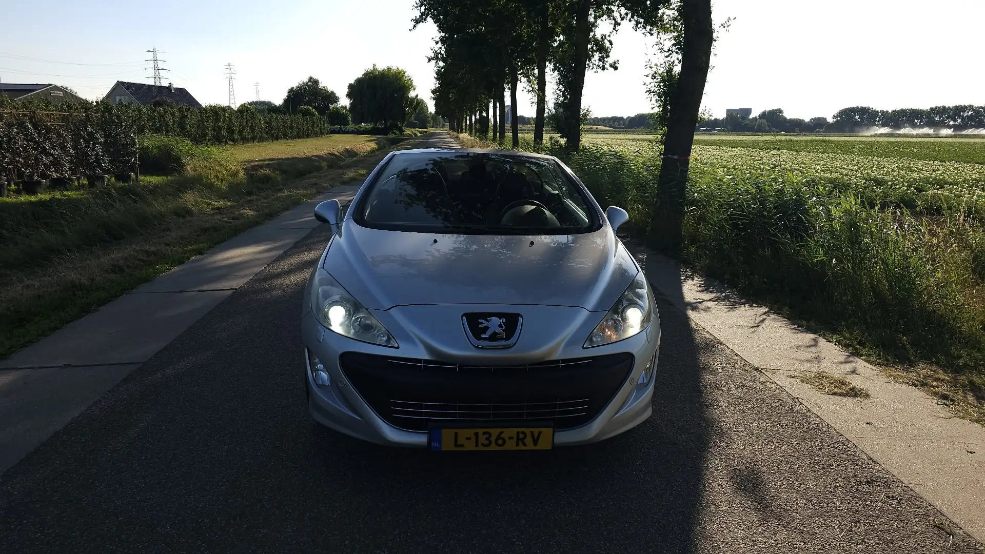 Peugeot 3008 1.6 THP Sport Pack Zilver - 2