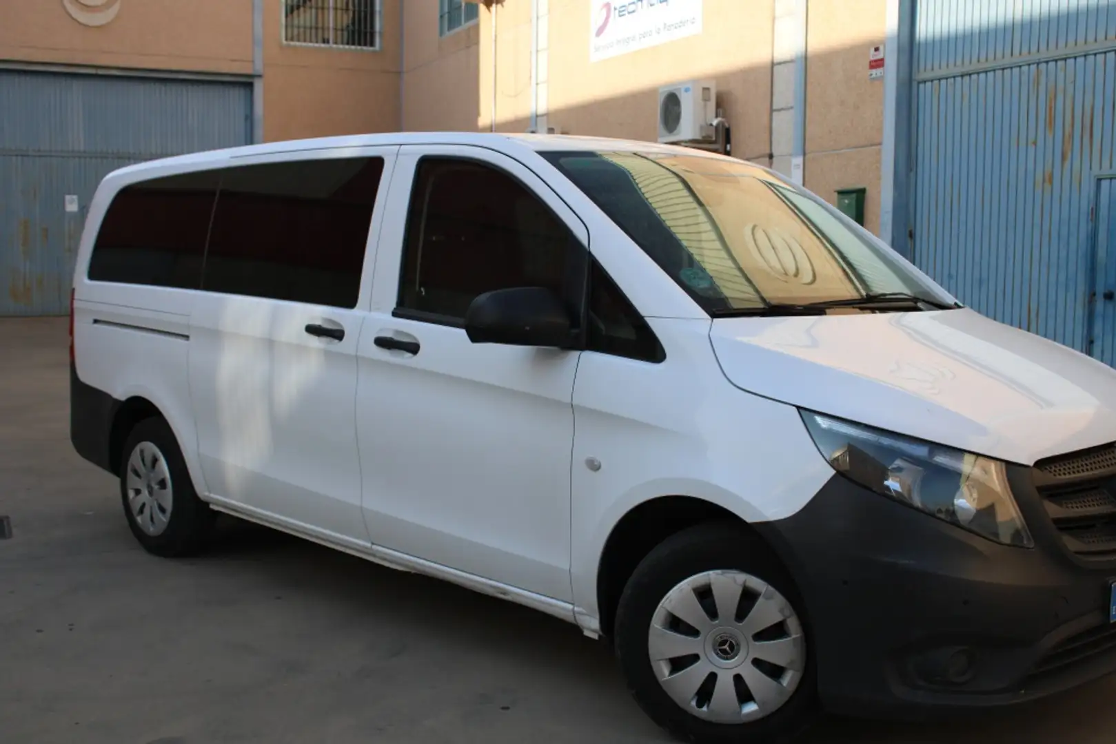 Mercedes-Benz Vito Tourer 110 CDI tD Pro Extralarga Blanco - 2