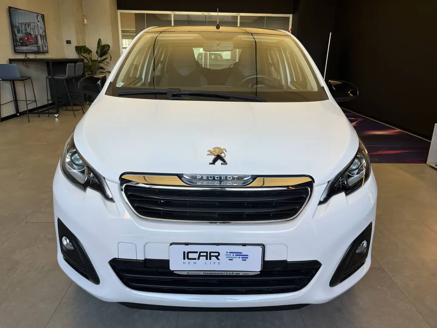 Peugeot 108 5 Porte 1.0 VTi Active Bianco - 2