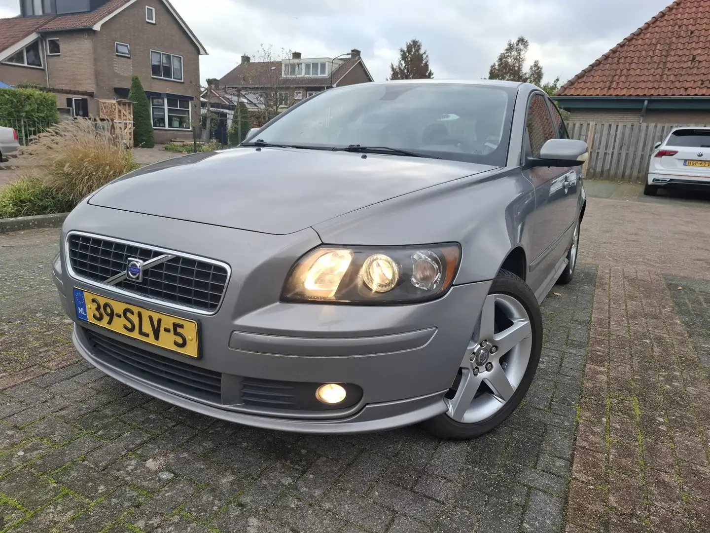 Volvo S40 2.4 Momentum - 1