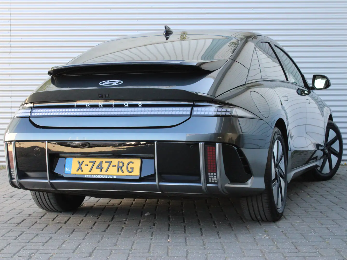 Hyundai IONIQ 6 Connect 77.4 kWh | Warmtepomp | V2L | Elektr. Stoe Gris - 2