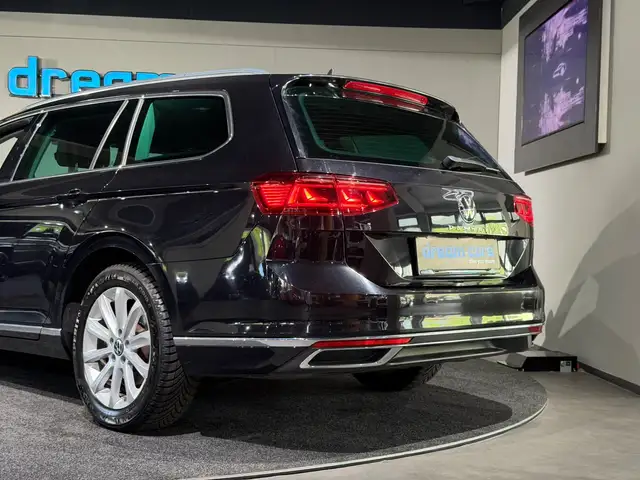 Volkswagen Passat view 6