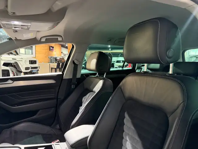 Volkswagen Passat view 19