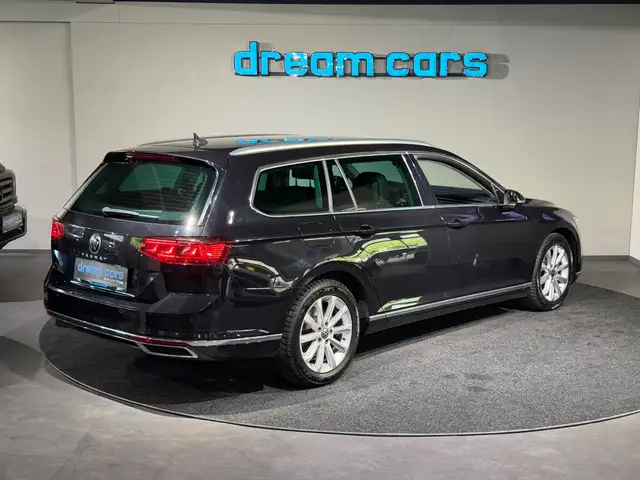 Volkswagen Passat view 10