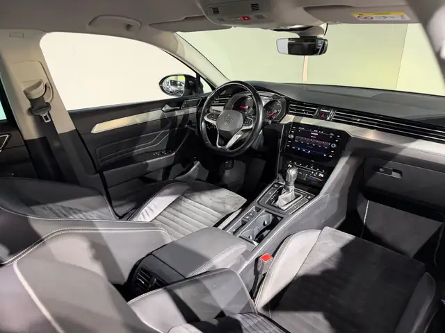 Volkswagen Passat view 26