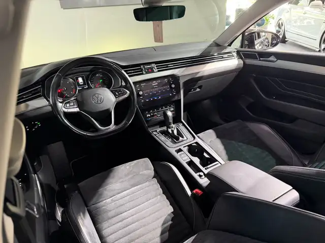 Volkswagen Passat view 25