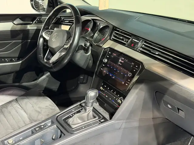 Volkswagen Passat view 21