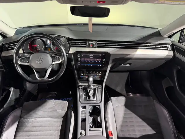 Volkswagen Passat view 12