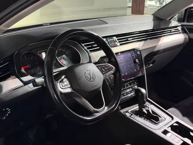 Volkswagen Passat view 15