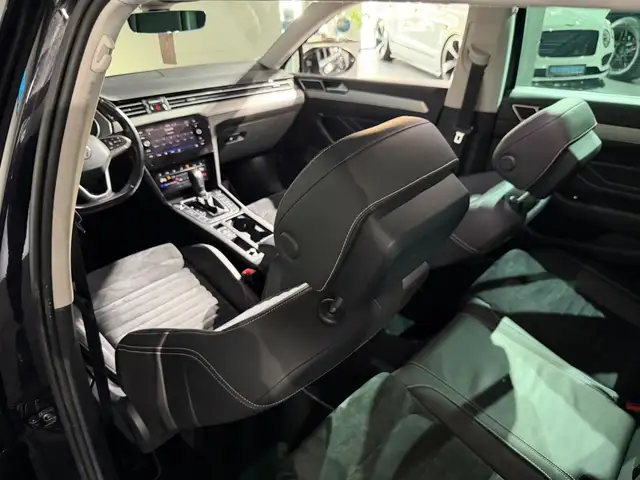 Volkswagen Passat view 23