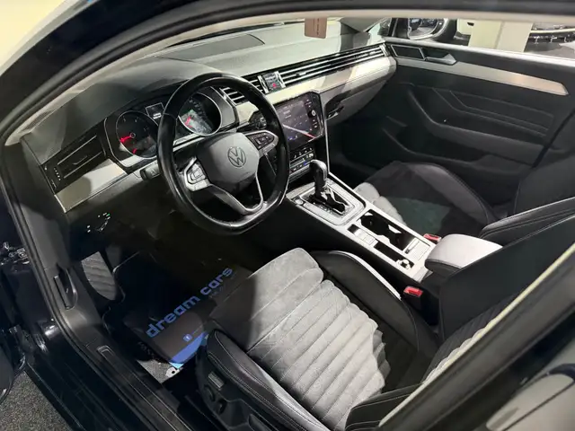 Volkswagen Passat view 14