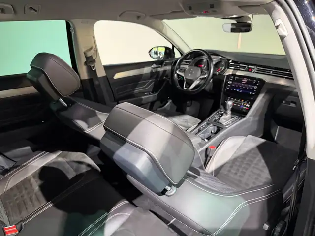 Volkswagen Passat view 24
