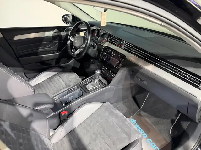 Volkswagen Passat view 20
