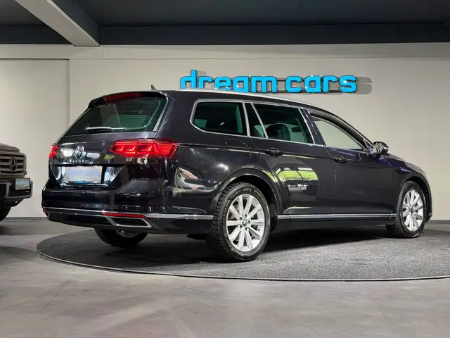 Volkswagen Passat view 2