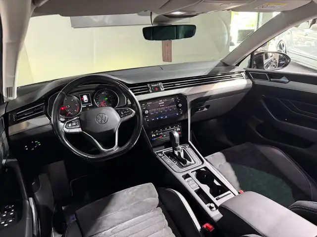 Volkswagen Passat view 29