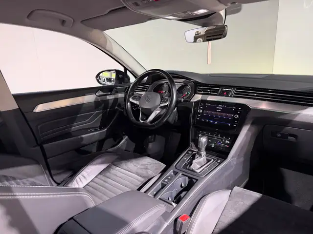 Volkswagen Passat view 28
