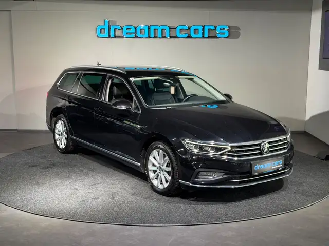 Volkswagen Passat view 8