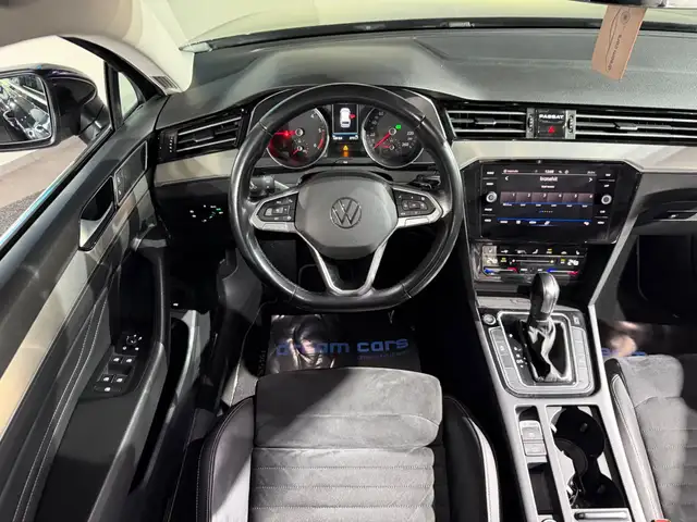 Volkswagen Passat view 13