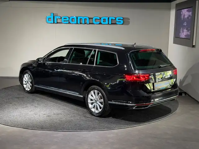 Volkswagen Passat view 11