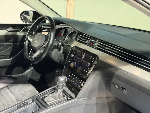 Volkswagen Passat view 22