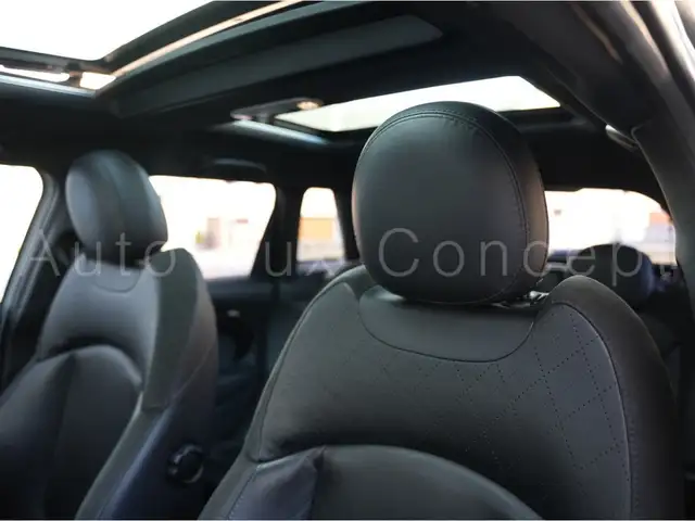 Mini Hatch view 8