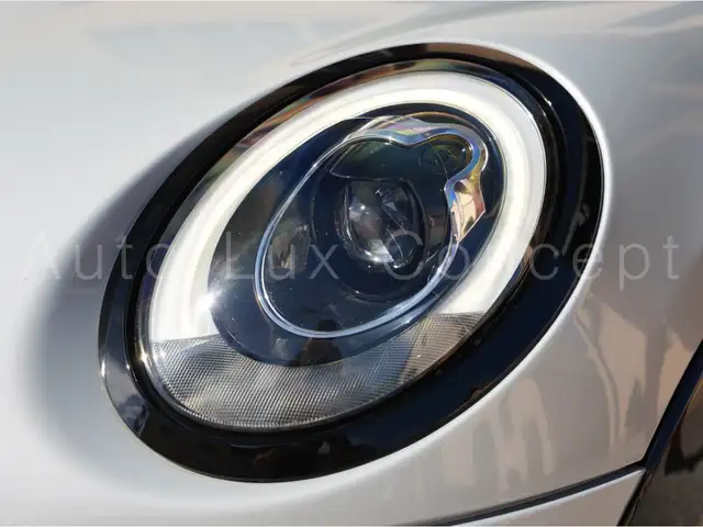 Mini Hatch view 10