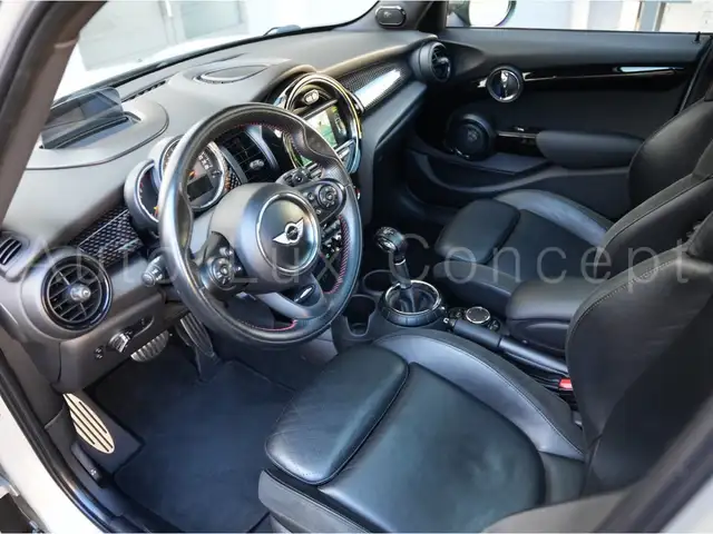 Mini Hatch view 5