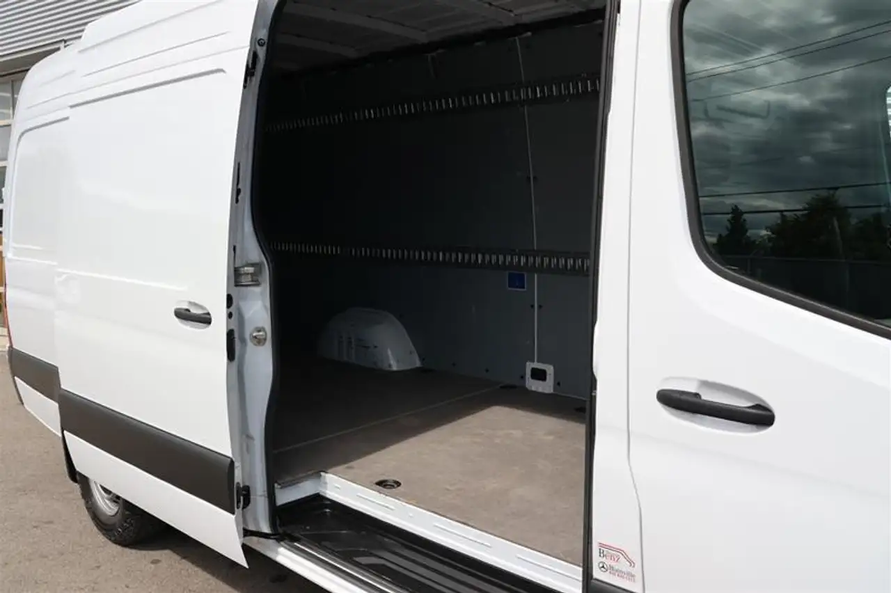 Mercedes-Benz Sprinter photo Mercedes-Benz Sprinter