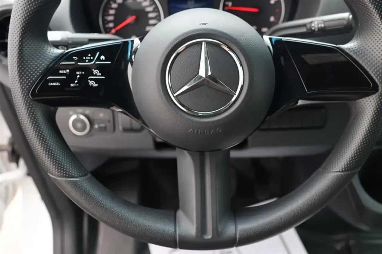 Mercedes-Benz Sprinter photo Mercedes-Benz Sprinter