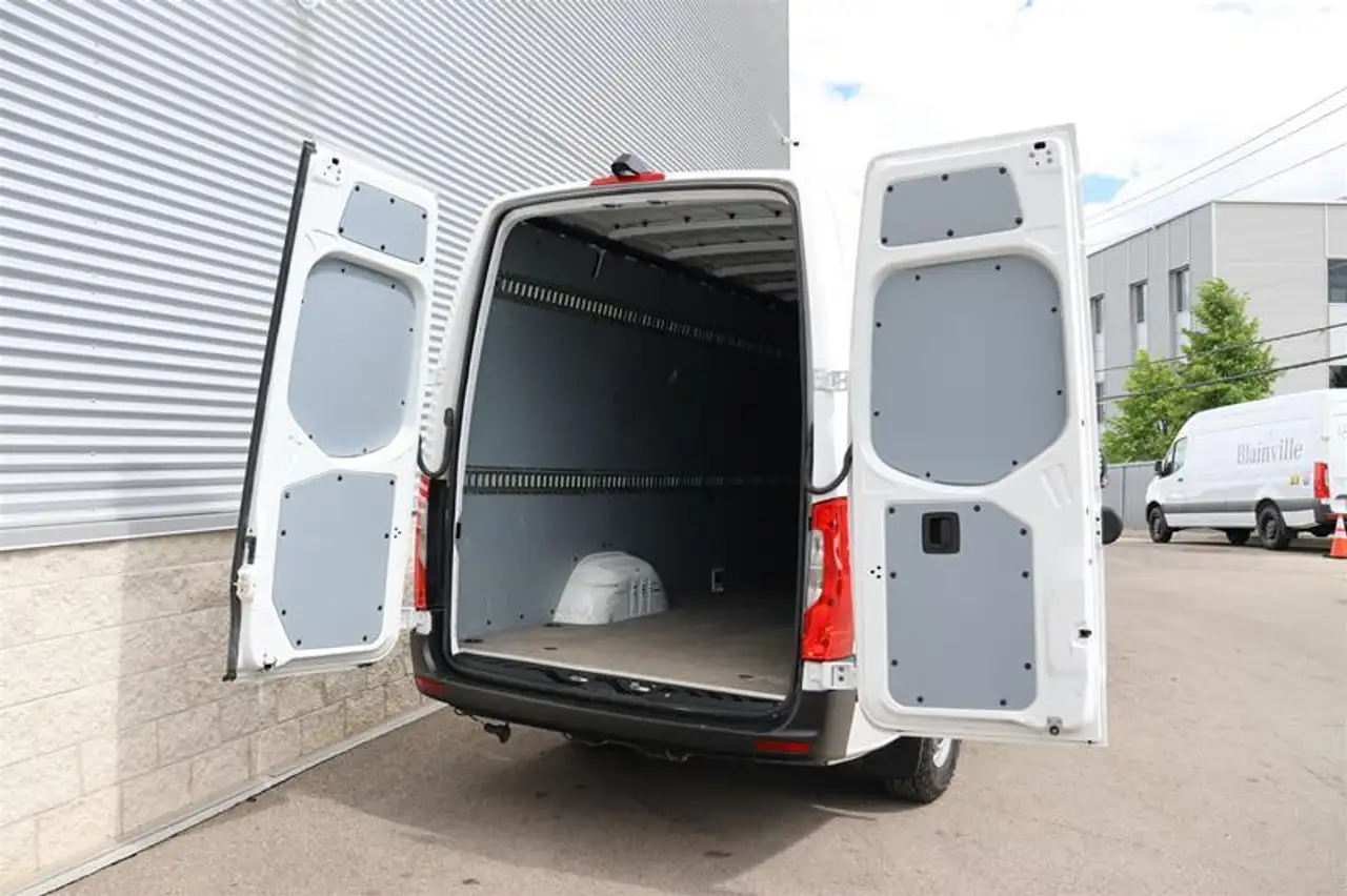 Mercedes-Benz Sprinter photo Mercedes-Benz Sprinter