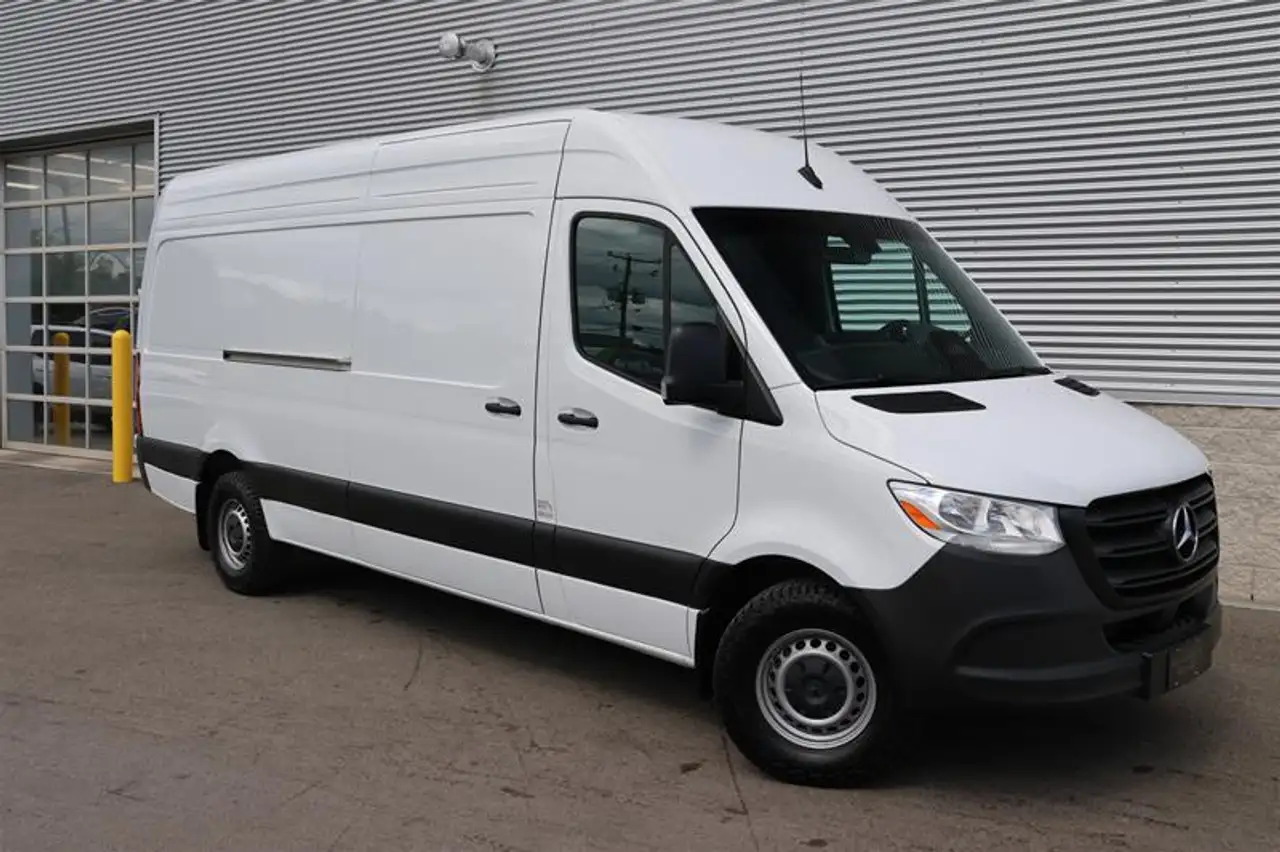 Mercedes-Benz Sprinter photo Mercedes-Benz Sprinter