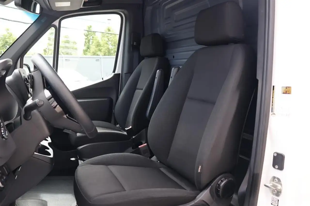 Mercedes-Benz Sprinter photo Mercedes-Benz Sprinter