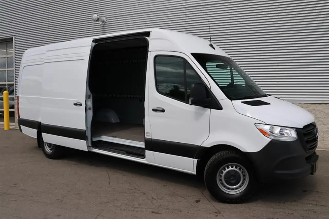 Mercedes-Benz Sprinter photo Mercedes-Benz Sprinter