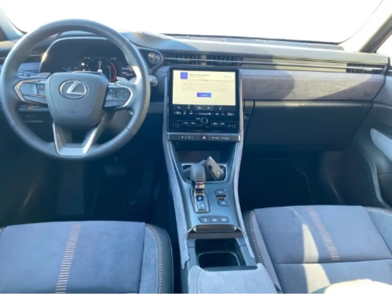 Lexus LBX 1,5 l, 136 PS CVT 4x2 5-Türer COOL Cool 10