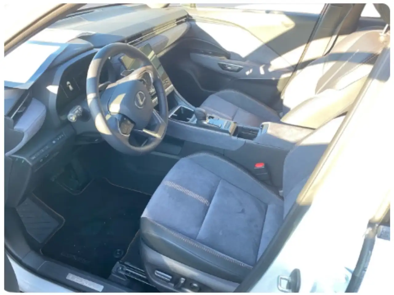 Lexus LBX 1,5 l, 136 PS CVT 4x2 5-Türer COOL Cool 8