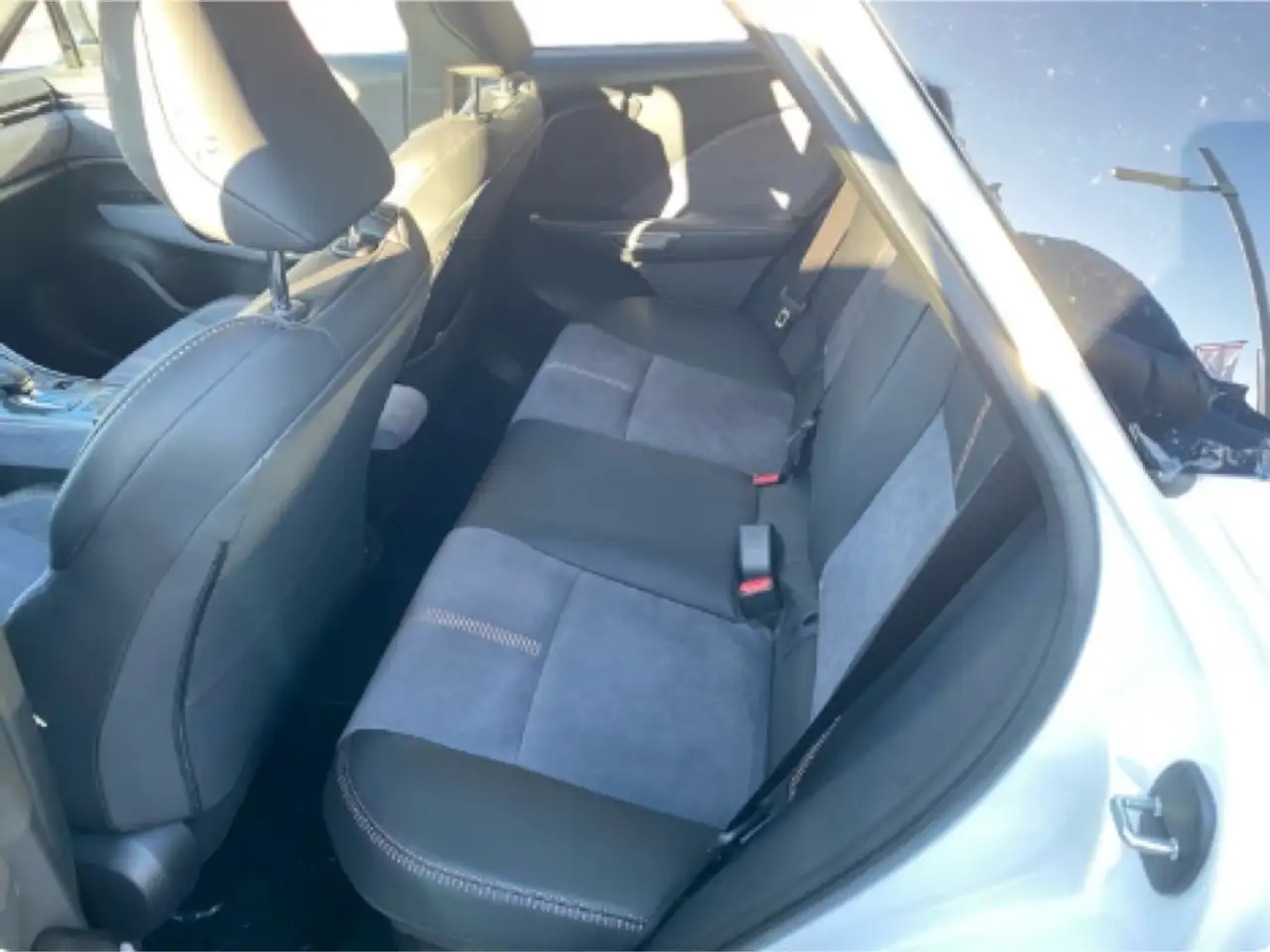 Lexus LBX 1,5 l, 136 PS CVT 4x2 5-Türer COOL Cool 13