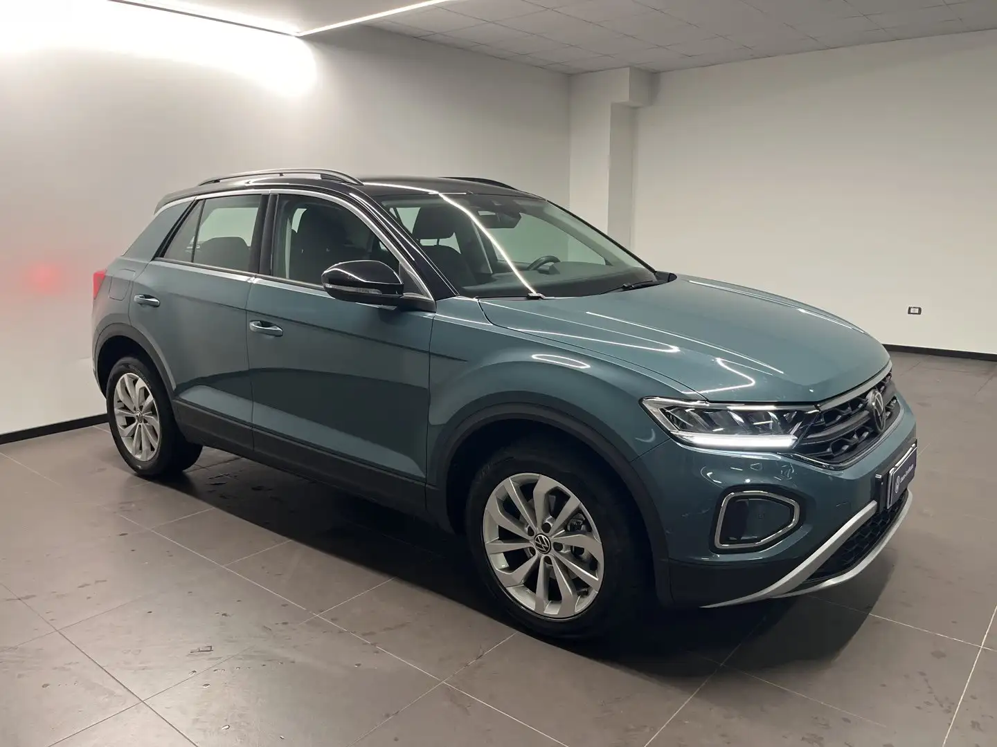 Volkswagen T-Roc Nuovo Life 1.0 TSI kW ( CV) Manuale Nero - 2