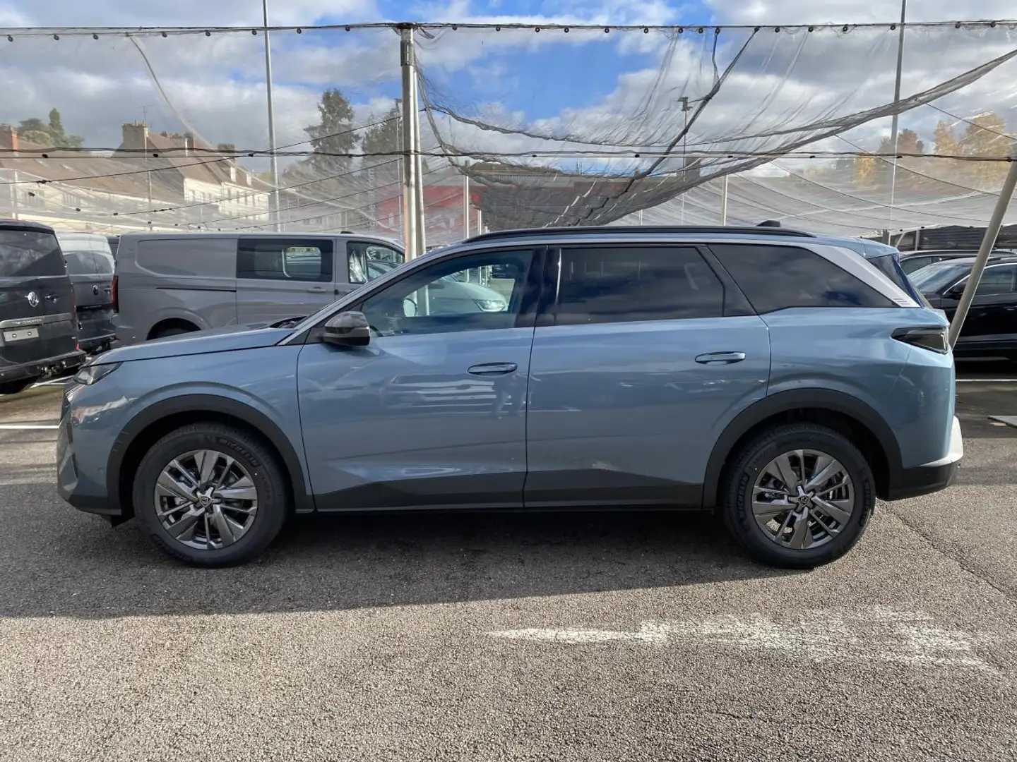 Peugeot 5008 III 1.2 HYBRID 145 ALLURE E-DCS6 PACK PANORAMIC NAVIGATION / 360° / DRIVE ASSIST Синий - 2