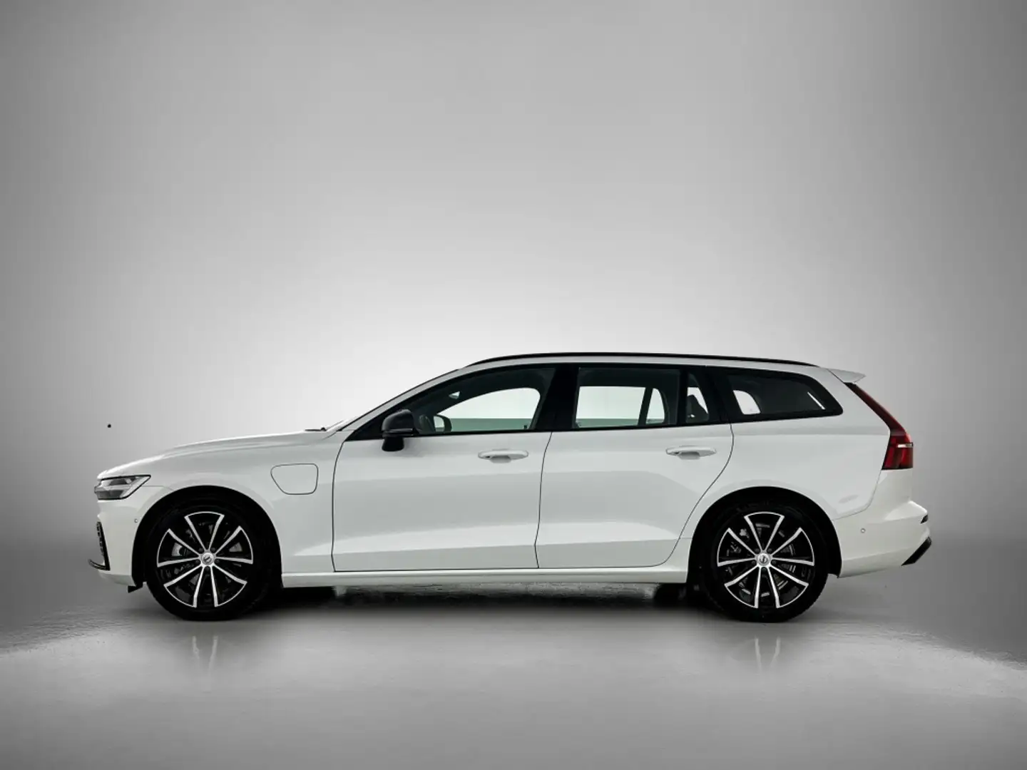 Volvo V60 2.0 T6 Plus Dark | Trekhaak | Sport Leder | 360* | Wit - 2