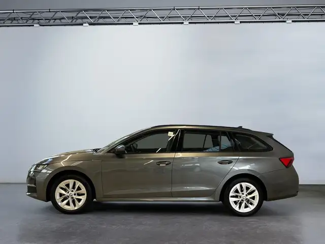 Skoda Octavia view 3