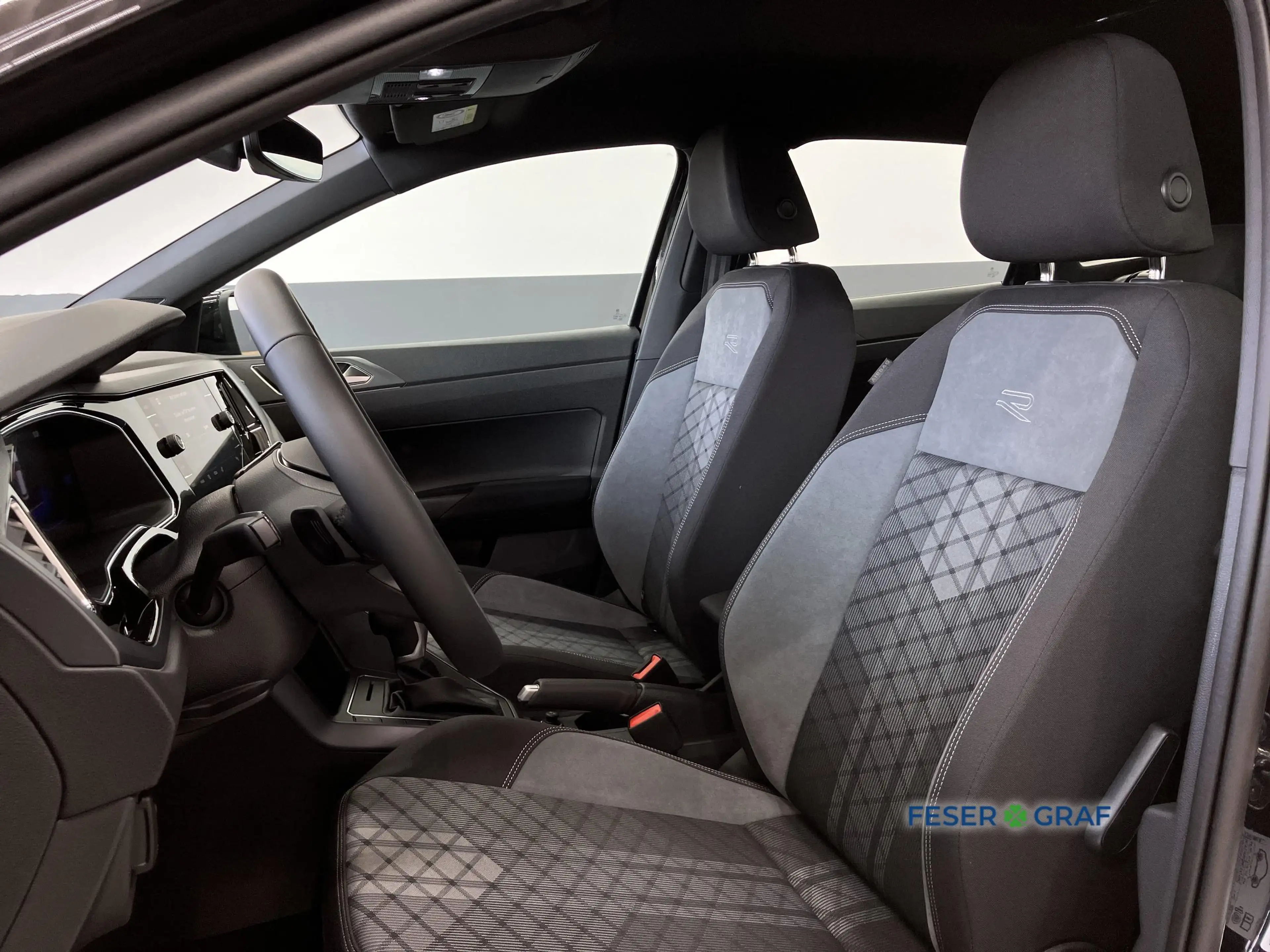 Volkswagen Taigo R-Line 1.5 TSI DSG Matrix ACC SHZ APP PDC — photo 6