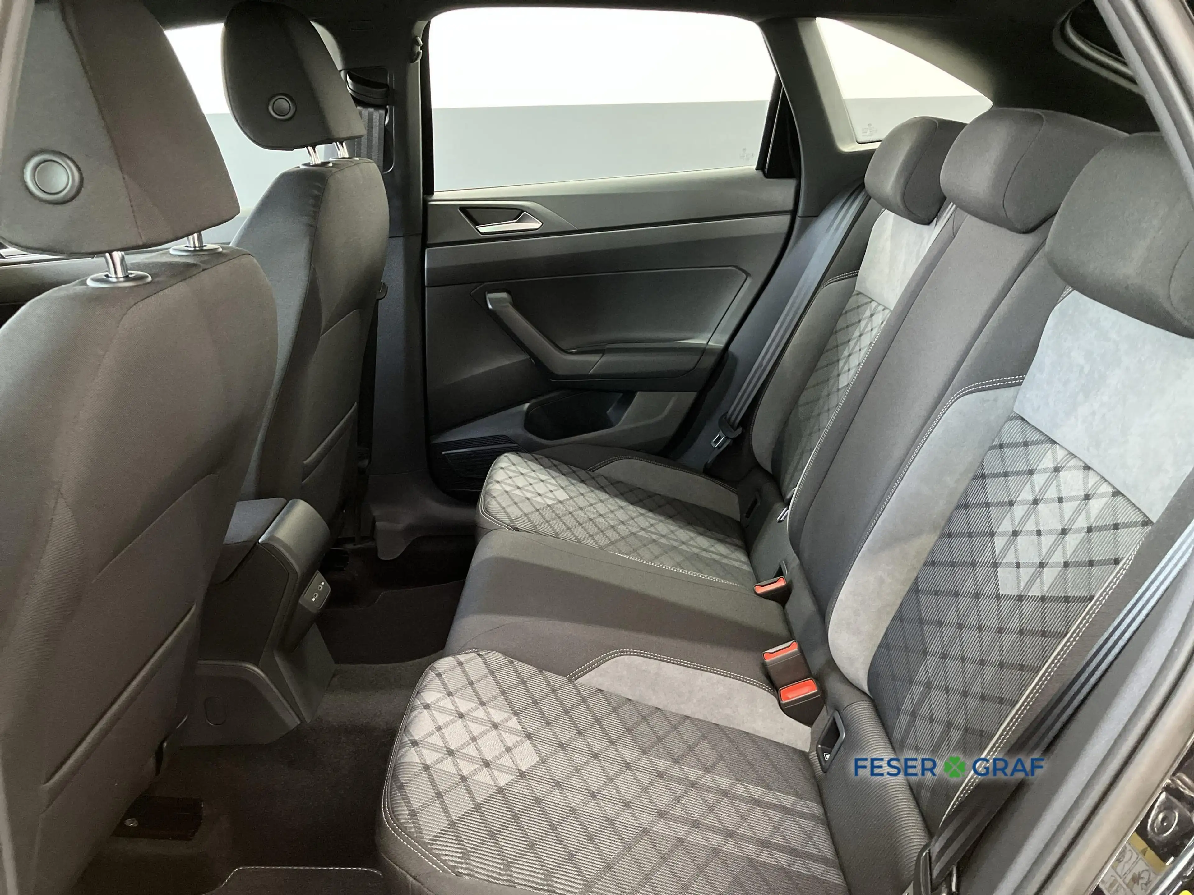 Volkswagen Taigo R-Line 1.5 TSI DSG Matrix ACC SHZ APP PDC — photo 9