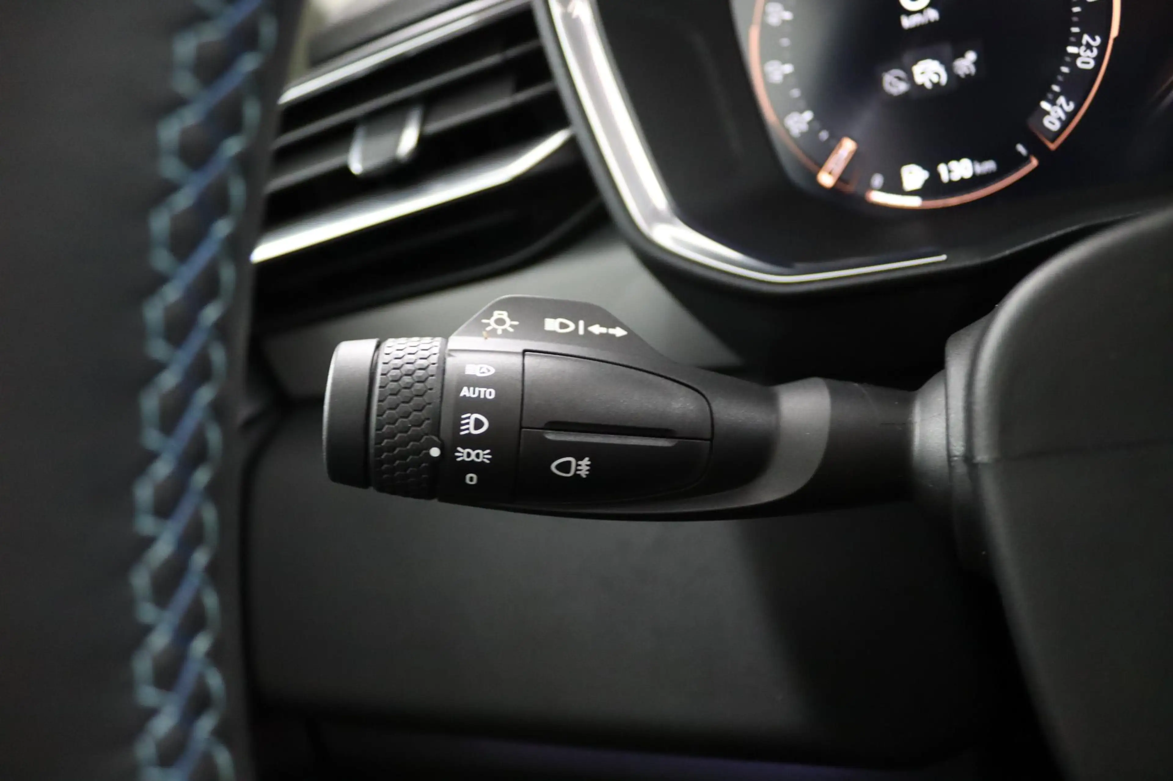 Lynk & Co 01 1.5*PLUG-IN*NAVI*PANO*CAM*ACC*CARPLAY*ECC*LED* — photo 33