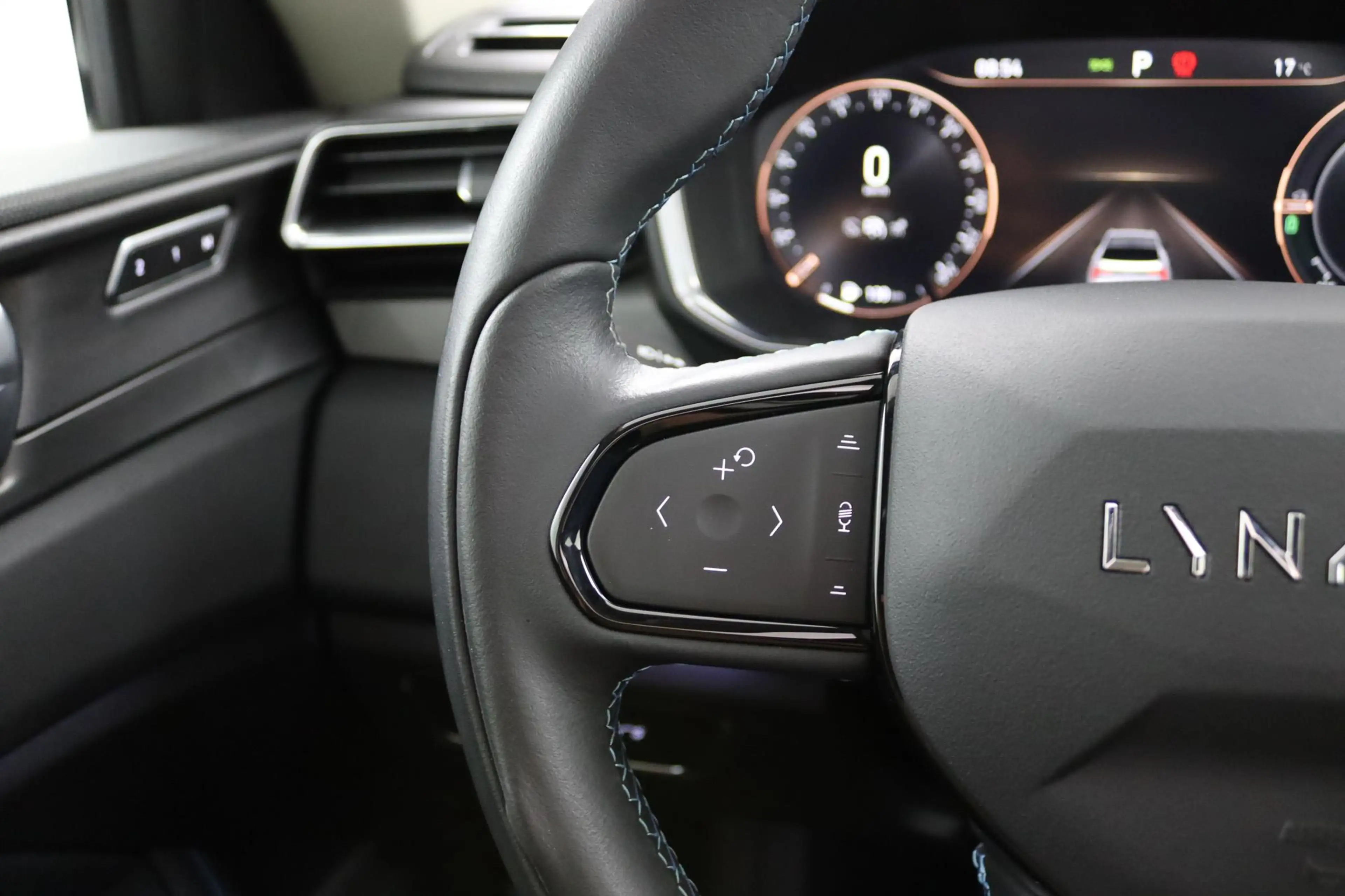Lynk & Co 01 1.5*PLUG-IN*NAVI*PANO*CAM*ACC*CARPLAY*ECC*LED* — photo 13