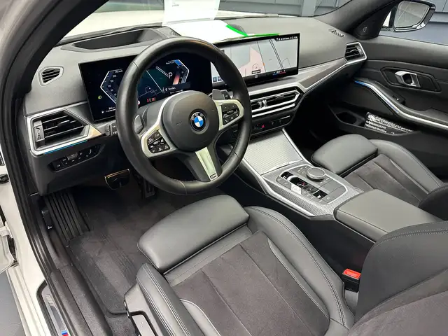 BMW 3 Series view 17