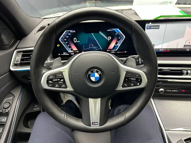 BMW 3 Series view 18