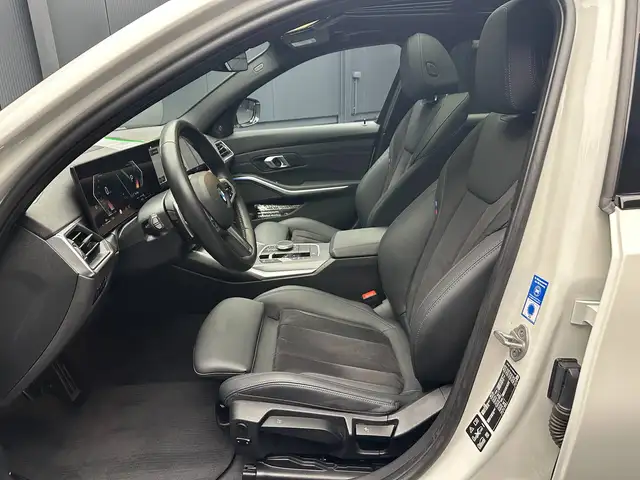 BMW 3 Series view 16