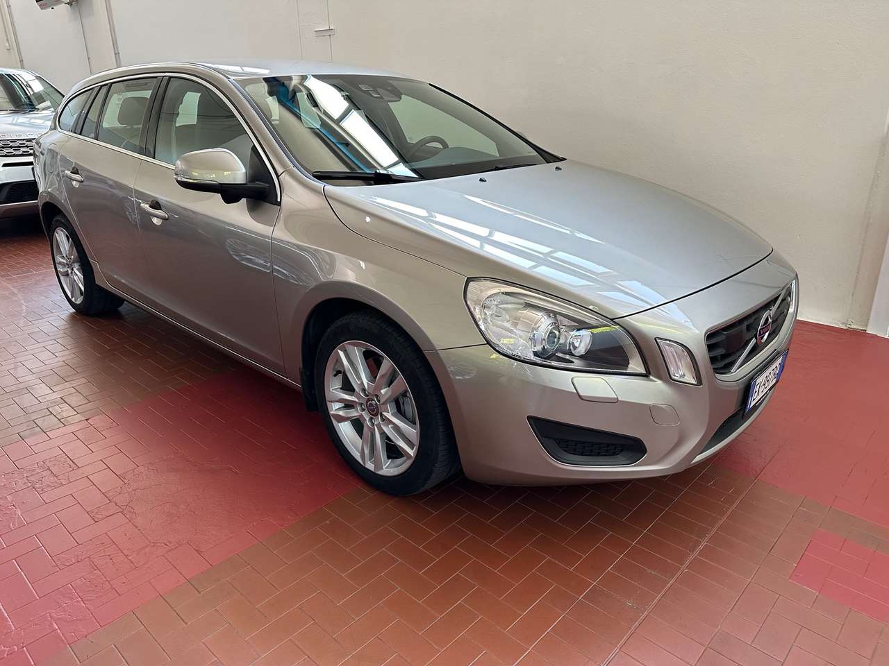 Volvo V60 2.4 d5 ved Momentum awd 215cv geartronic prezzo pr