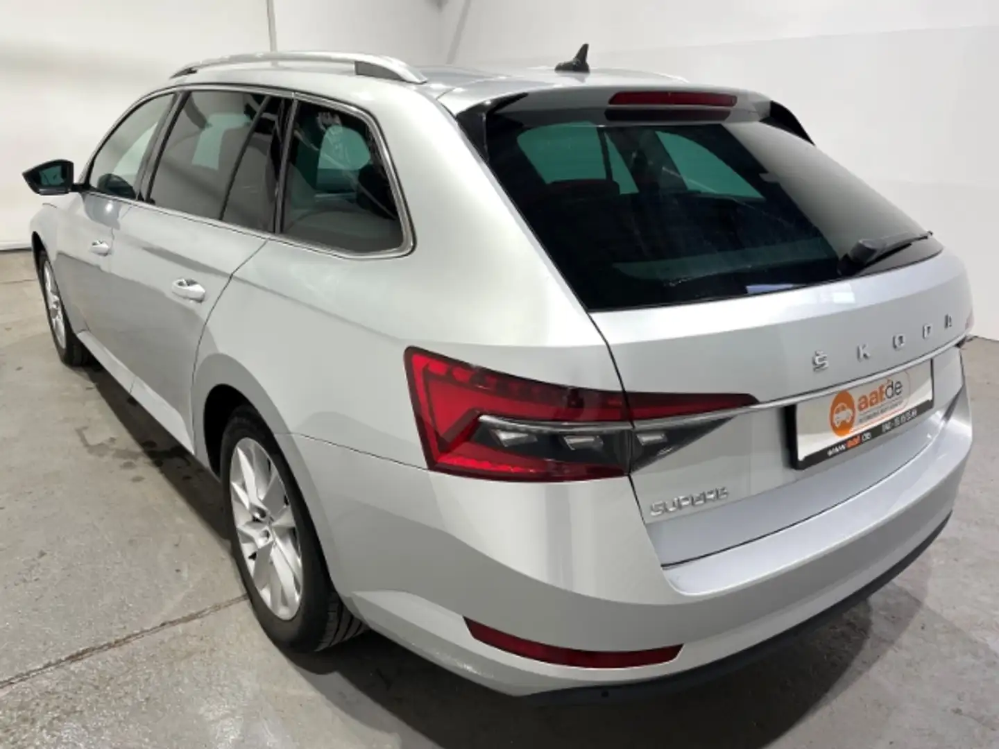 Skoda Superb Combi 2.0 TDI DSG Style EU6d Leder LED Silber - 2